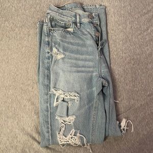 American Eagle 90s Boyfriend Light Wash Ripped Jeans